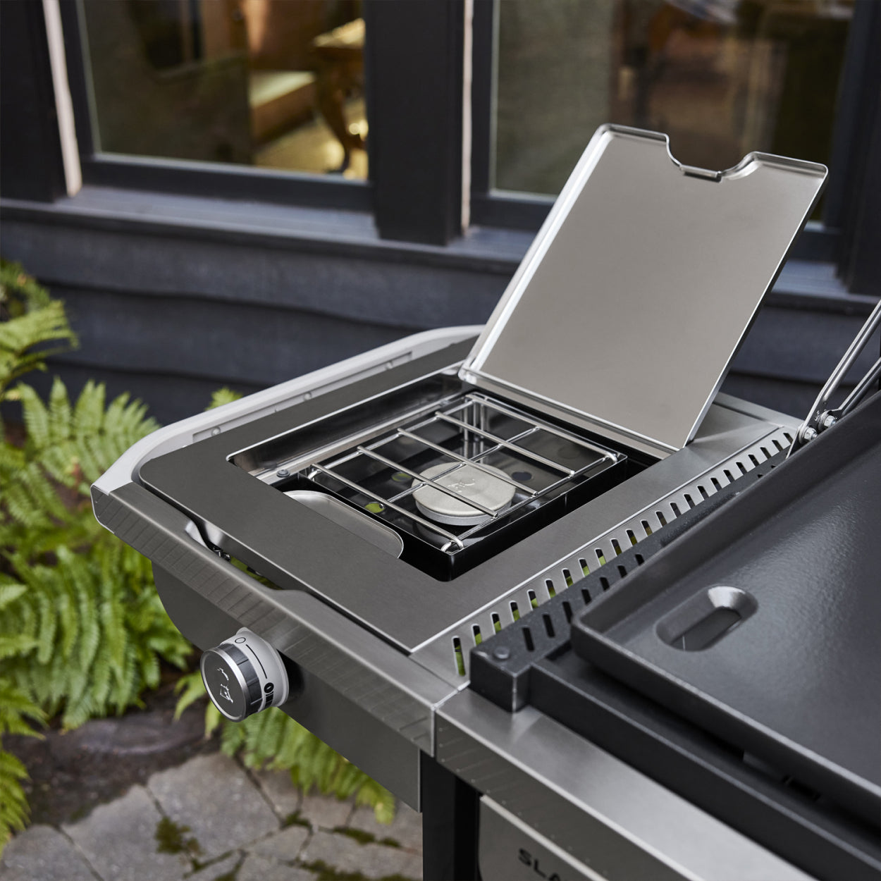 WEBER SLATE GPSB 76CM PREMIUM PLANCHA, INKLUSIVE GRILLPLATTEN-ZUBEHÖRSET